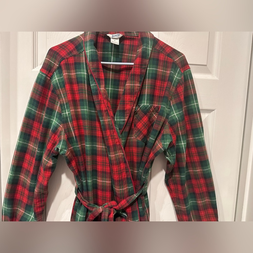 Duluth Trading Free Swinging flannel robe - Picture 3 of 11
